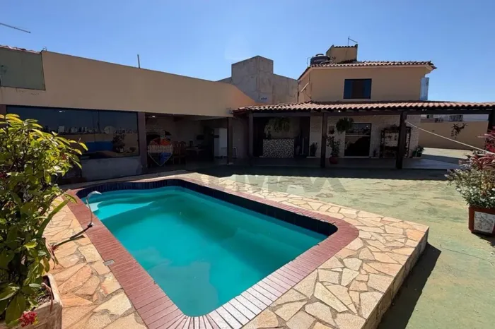SH VICENTE PIRES - CHAC 296/ SOBRADO COM PISCINA/ LOTE DE 781 M²
