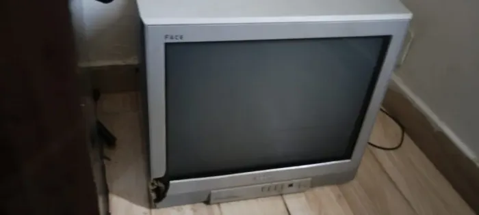 TV de tubo antiga