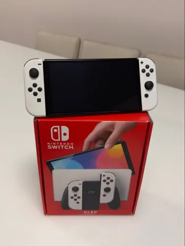 Nintendo Switch OLED (Usado / Estado de Novo) - Completo na Caixa!