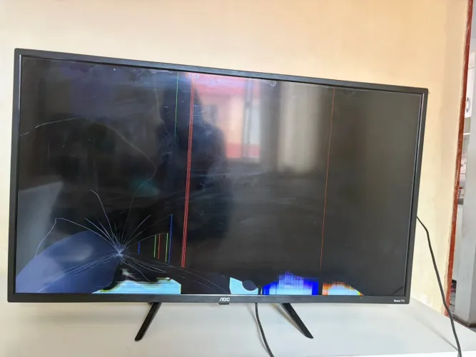 TV AOC 39" para peças