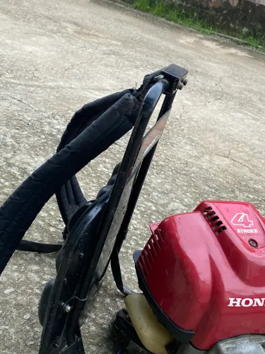 Roçadeira costal Honda