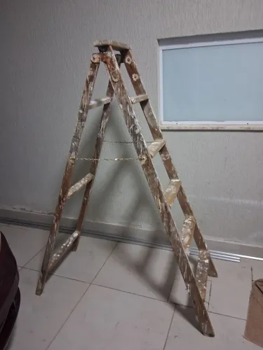 Escada de madeira de abrir 6 degrau 