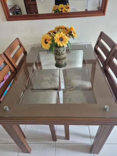 Vendo mesa bem conservada