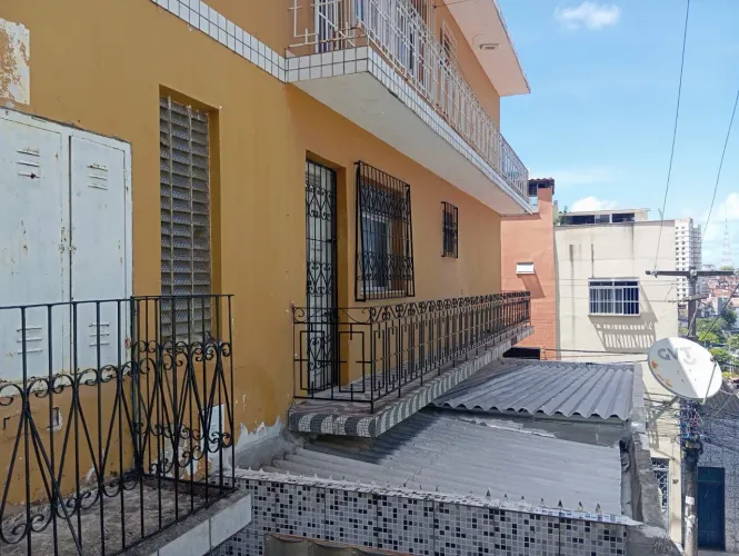 Apartamento/casa 2/4 + dependência c/banheiro