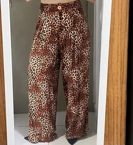 Calça pantalona animal print TAM M Viscose