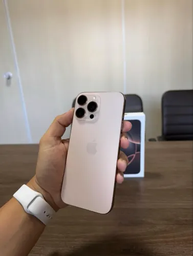 iPhone 16 Pro Max 256GB/ ZERADO ÚNICO DONO/CAIXA+ CABO ORIGINAIS/ BATERIA 94%