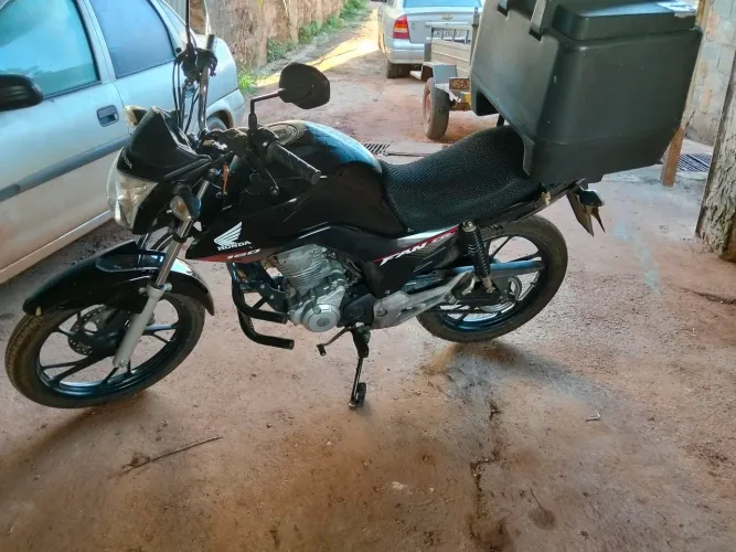Vendo ou troco moto fan 2019 troco por carro