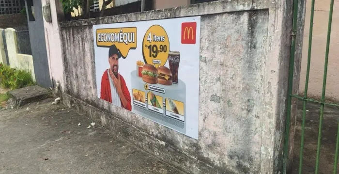 Instalador de placa publicitária