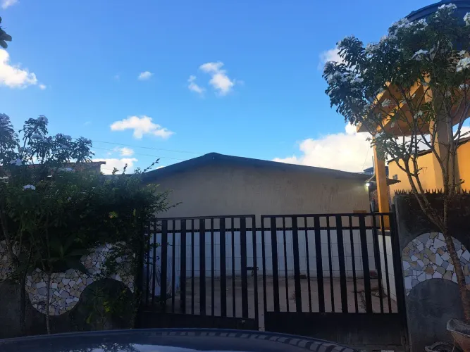 Aluga-se casa em jequia _estância rua príncipe da beira 440 água incluso