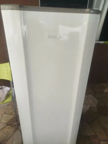 Vendo geladeira super conservada