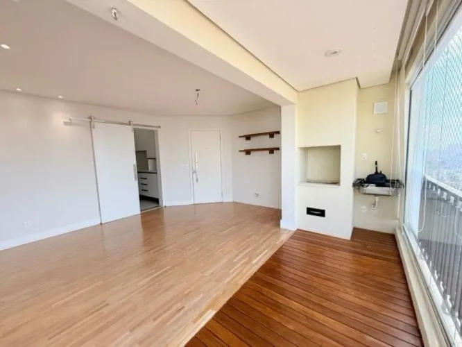 Apartamento à venda Vila Andrade - 3 quartos, 2 suítes, varanda gourmet com churrasqueira.