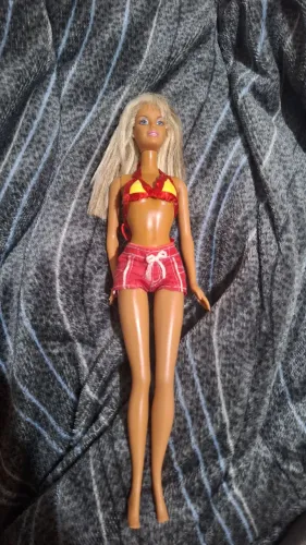Troco barbie Califórnia girl de 1999 por outras barbie ou monster high 