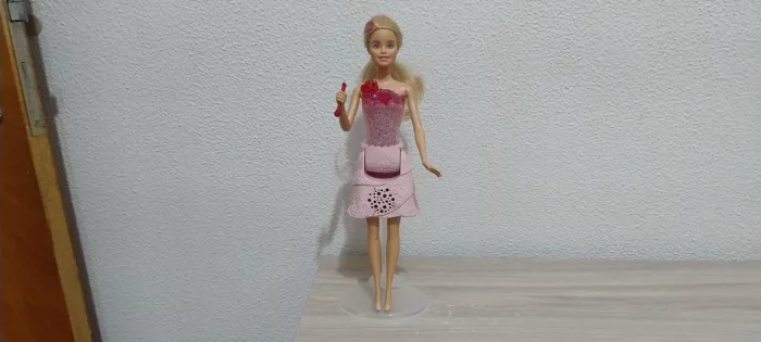 Boneca Barbie de "Barbie e o Portal secreto" Som e Luz - Mattel