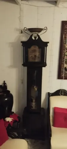 vendo um lindo relógio antigo  uma relíquia  em ótimo estado de tudo funcionando muito bem