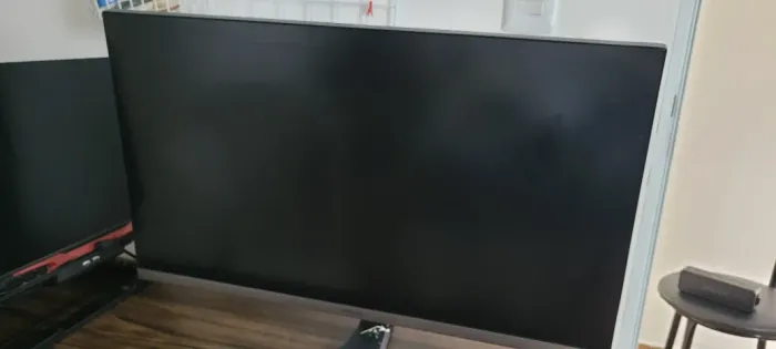 Monitor Samsung UR550 4K 28 polegadas com defeito