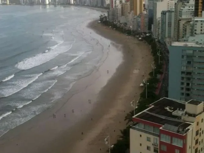 COBERTURA DUPLEX COM CHURRASQUEIRA FRENTE MAR EM BALNEÁRIO CAMBORIÚ