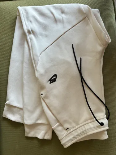 Calça Nike Tech-fleece creme
