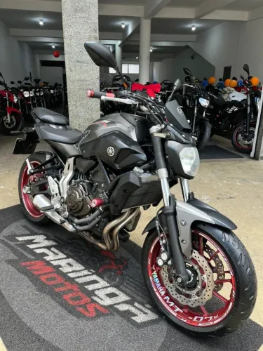 Yamaha MT-07 2016 impecável! Vale a pena conferir.