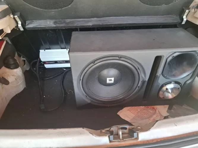Som automotivo semi-novo!