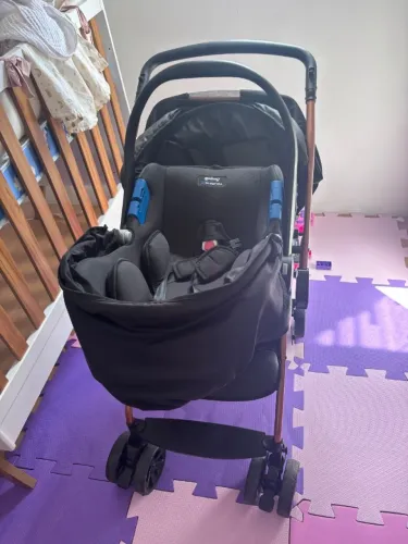 Burigotto Carrinho de Bebê com Bebê Conforto Rio K Preto e Cobre