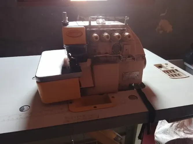Máquina de costura interloque 