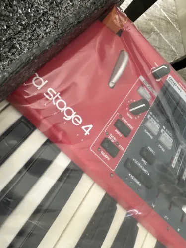Teclado Nord Stage 4 73 HA (novo)
