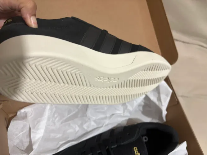 Tênis adidas