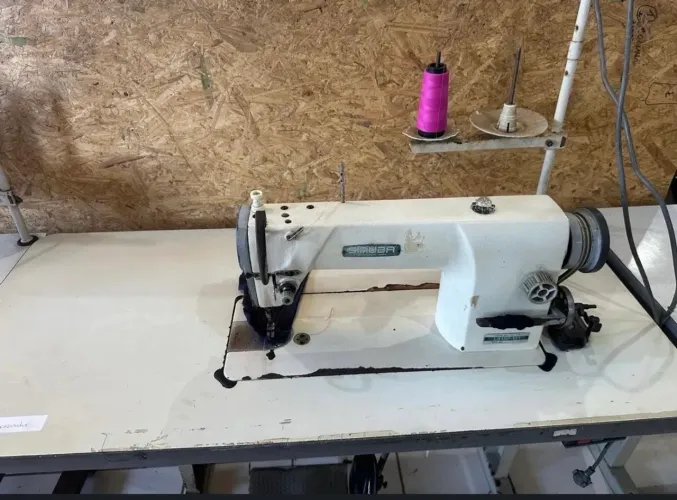 Máquina de costura Reta