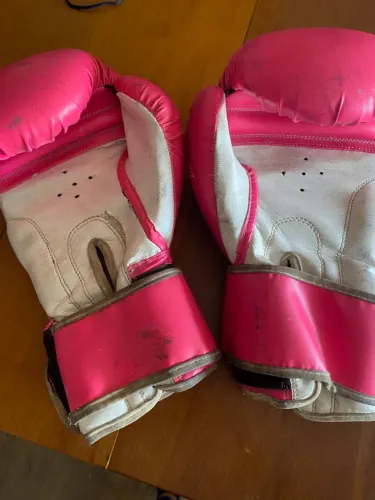 Vendo dois pares de luvas de kickboxing