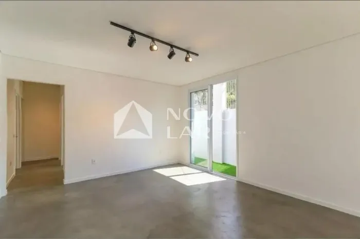 Apartamento 3 dormitórios,Terreo 100% Reformadono MontSerrat