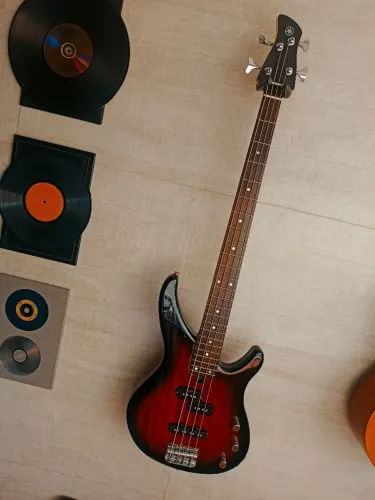 BAIXO YAMAHA-174 PJ