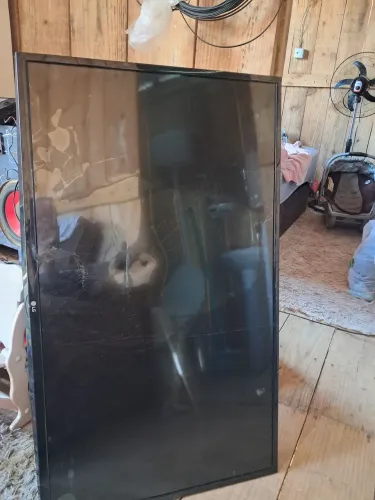 Vendo TV pra retirar peças