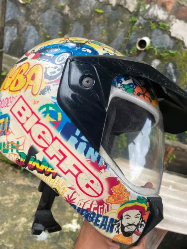 Vende-se capacete