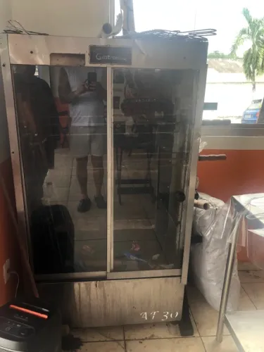 VENDO MÁQUINA DE FRANGO 30 frangos 