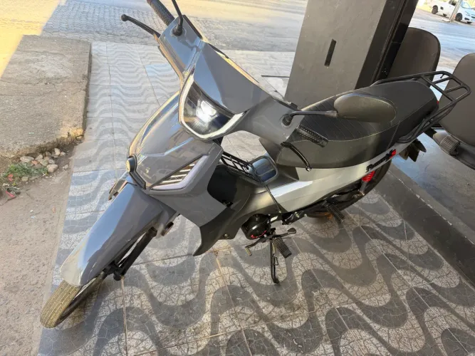 Vendo moto com nota fiscal único dono