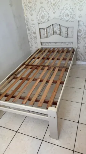 Cama de solteiro em ótimo estado