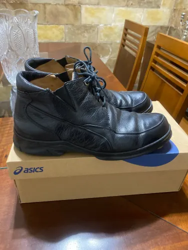 Vendo bota em couro pelica masculino