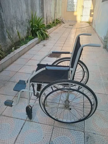 Cadeira de rodas dobrável
