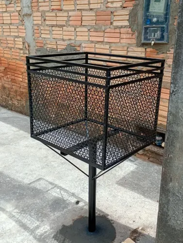 Lixeira instalada 