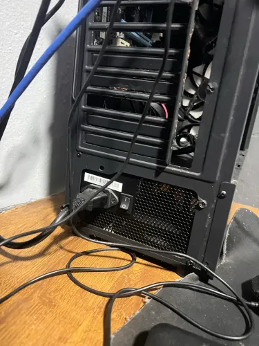 Vendo fonte 600