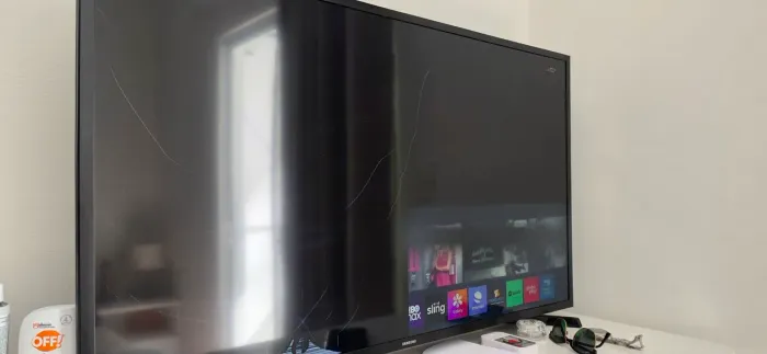 TV Quebrada - Samsung Smart TV 43" Full HD UN43T5300AG