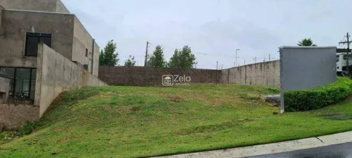 Terreno plano de 503 m² em condomínio fechado com lago e bosque à venda na Vila dos Plátan
