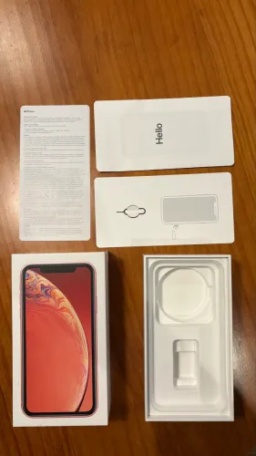 Caixinha IPhone XR 64 GB Coral com manuais