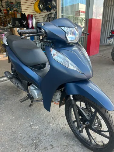 Moto em perfeita condições.