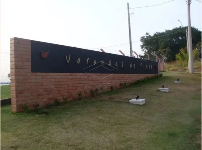 Vende-se terreno plano em condomínio fechado | 800 m² - Varandas do Tietê em Iacanga