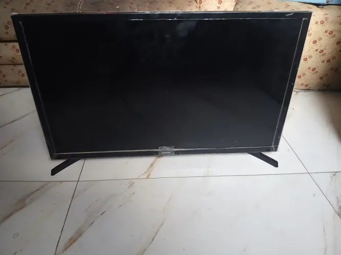 TV Samsung smart 32 polegadas.