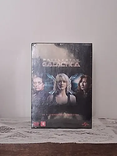 BOX BATTLESTAR GALACTICA 2004 AS 4 TEMPORADAS COMPLETAS