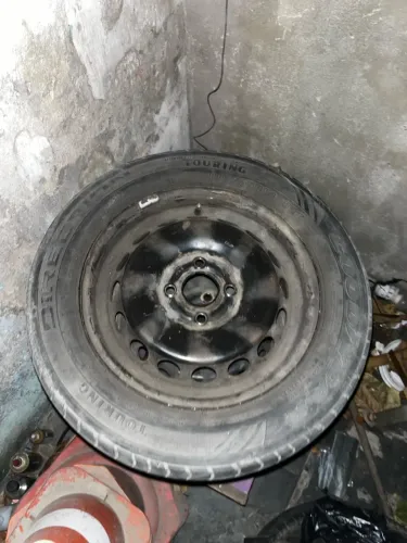 Quatro pneus com a jante de ferro aro 14 o kit gás geração cinco completo