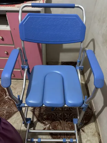 Vendo cadeira de rodas/banho 2 em 1