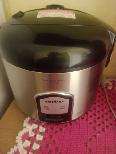 Vendo essa panela elétrica de fazer arroz 150,00